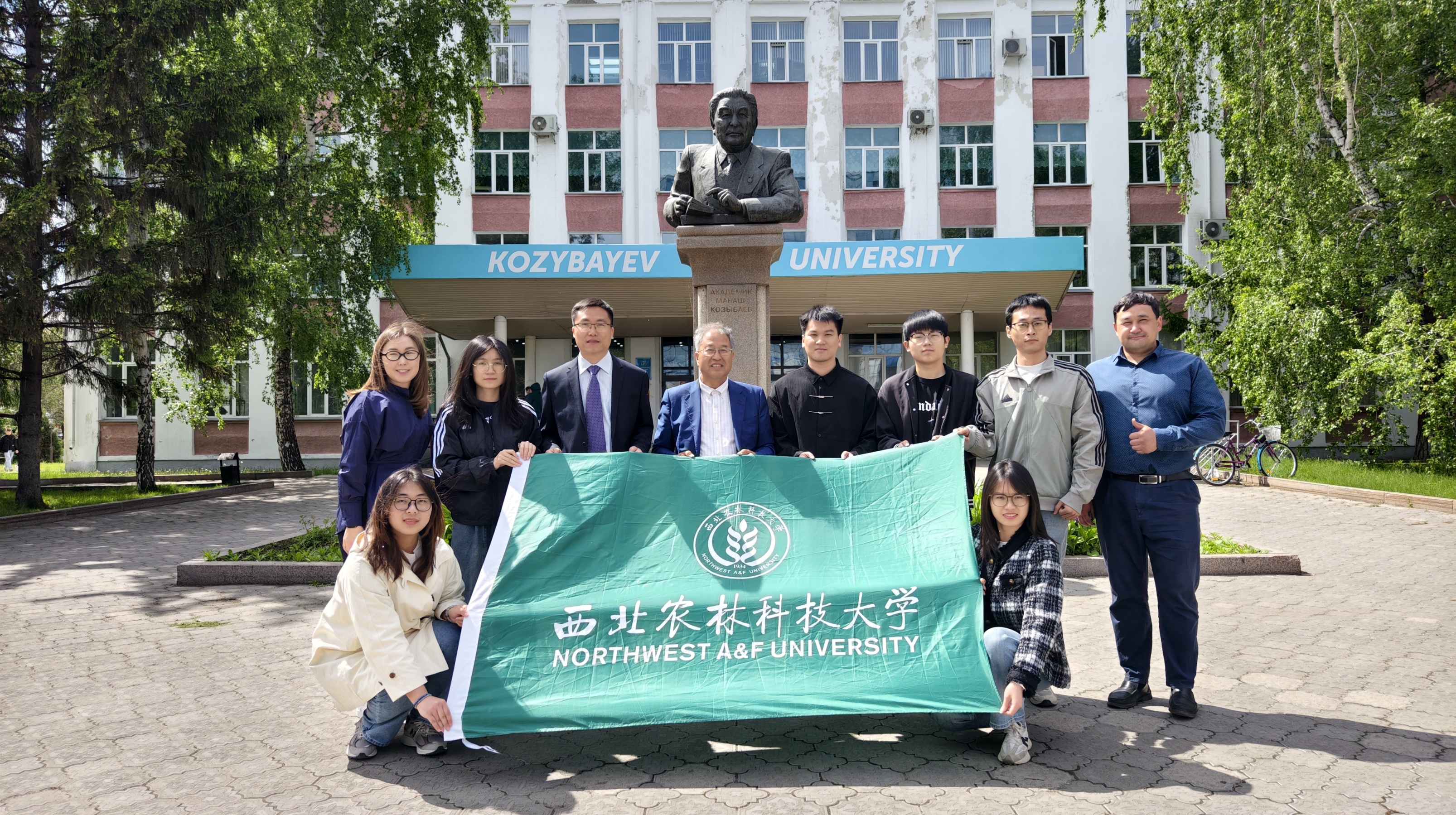 和北哈的合影_副本.jpg